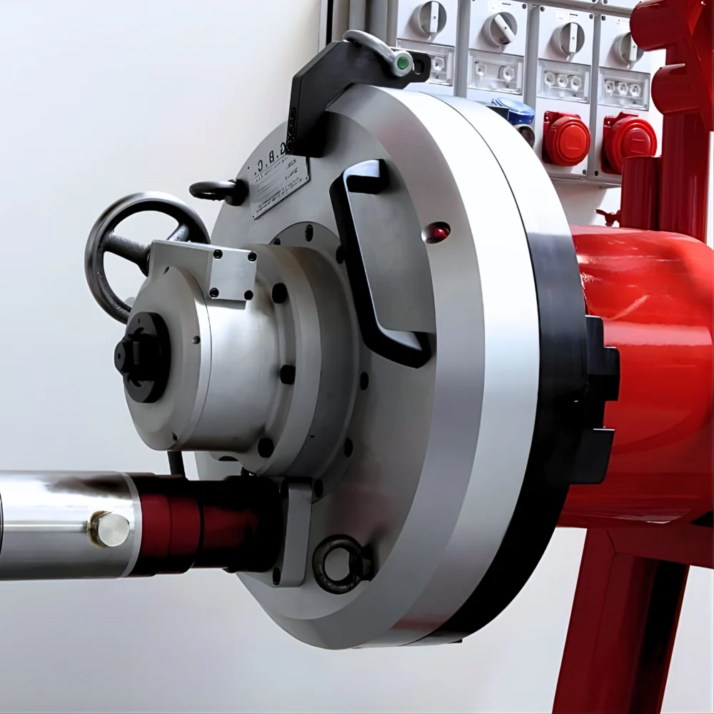 GBC SuperMaxi 7–24 tum rörfasmaskin installerad för fasning av grova rör inom tung industri.