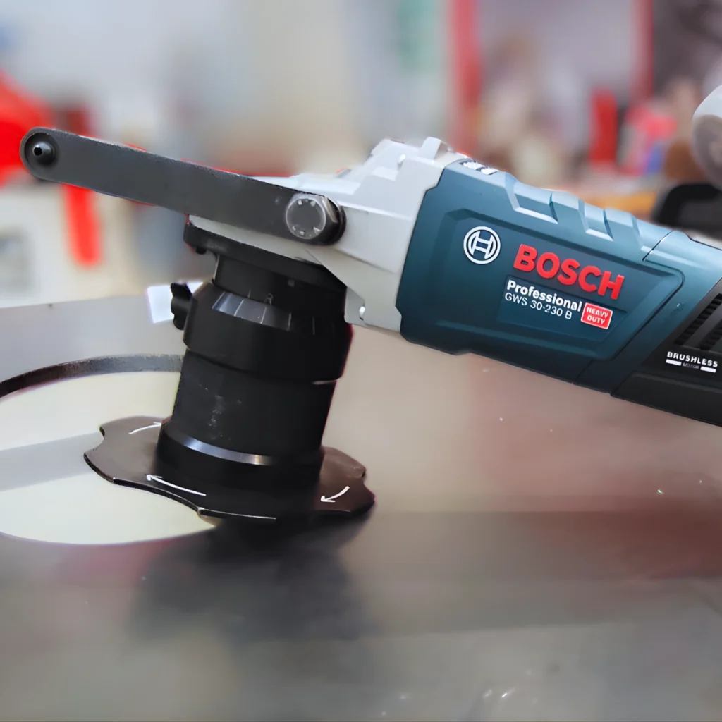 Manuell kantfräs och fogberedningsmaskin MANUAL EDGE som fräser och faser plåt