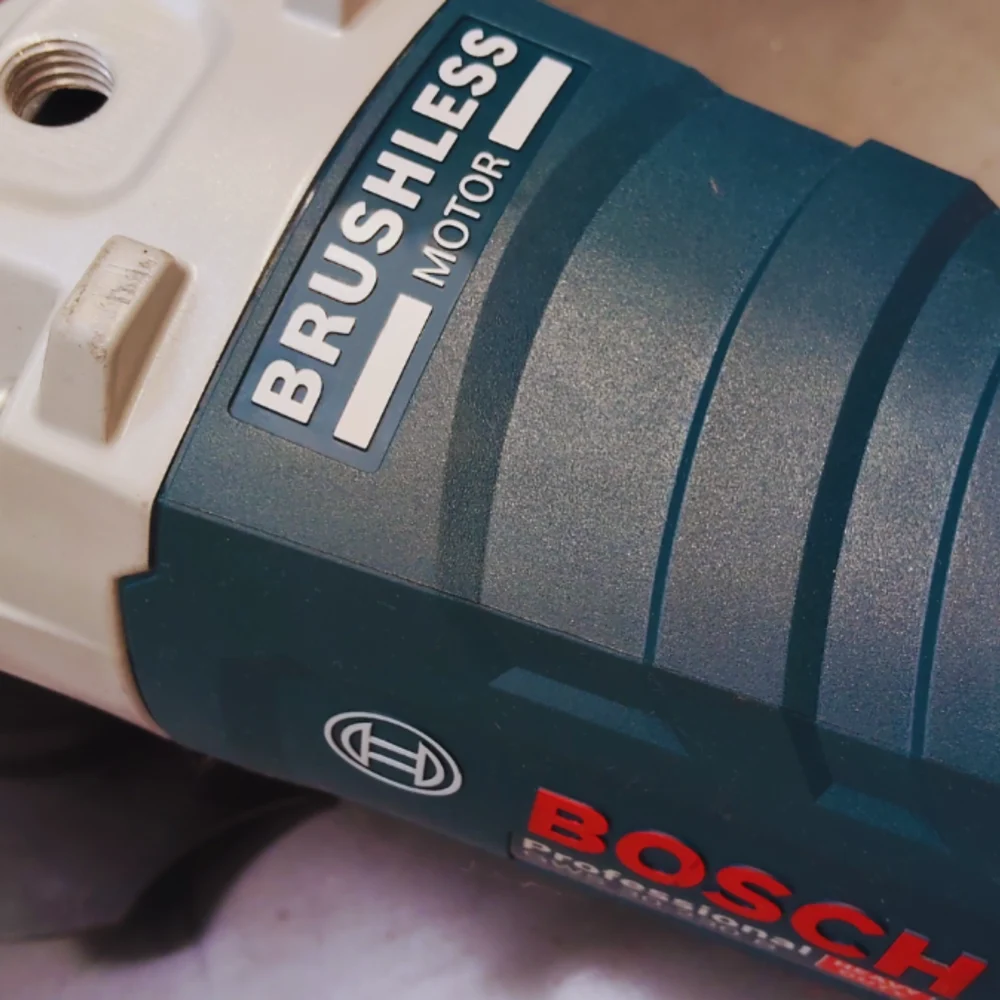 MANUAL EDGE manuell kantfräs med borstlös motor och robust konstruktion