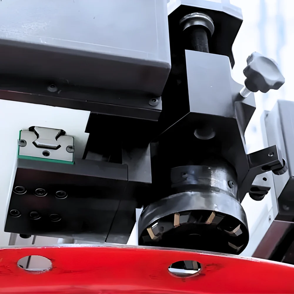 Verktygshållare och matningssystem på Spider 12_70 flänsfräsmaskin