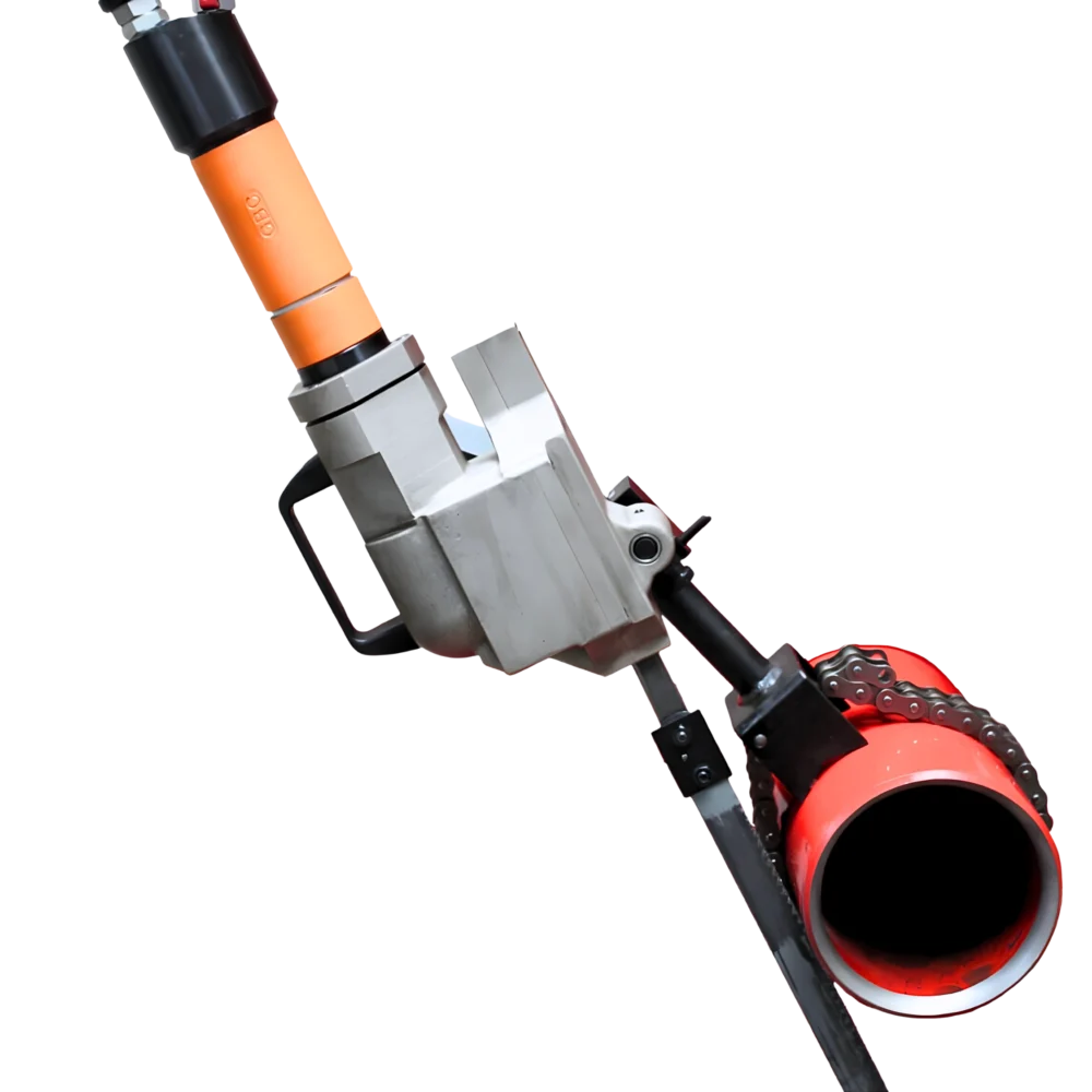 Kedjemonterad rörsåg GBC-2700 på fixtur för kallkapning av stålrör upp till 533 mm