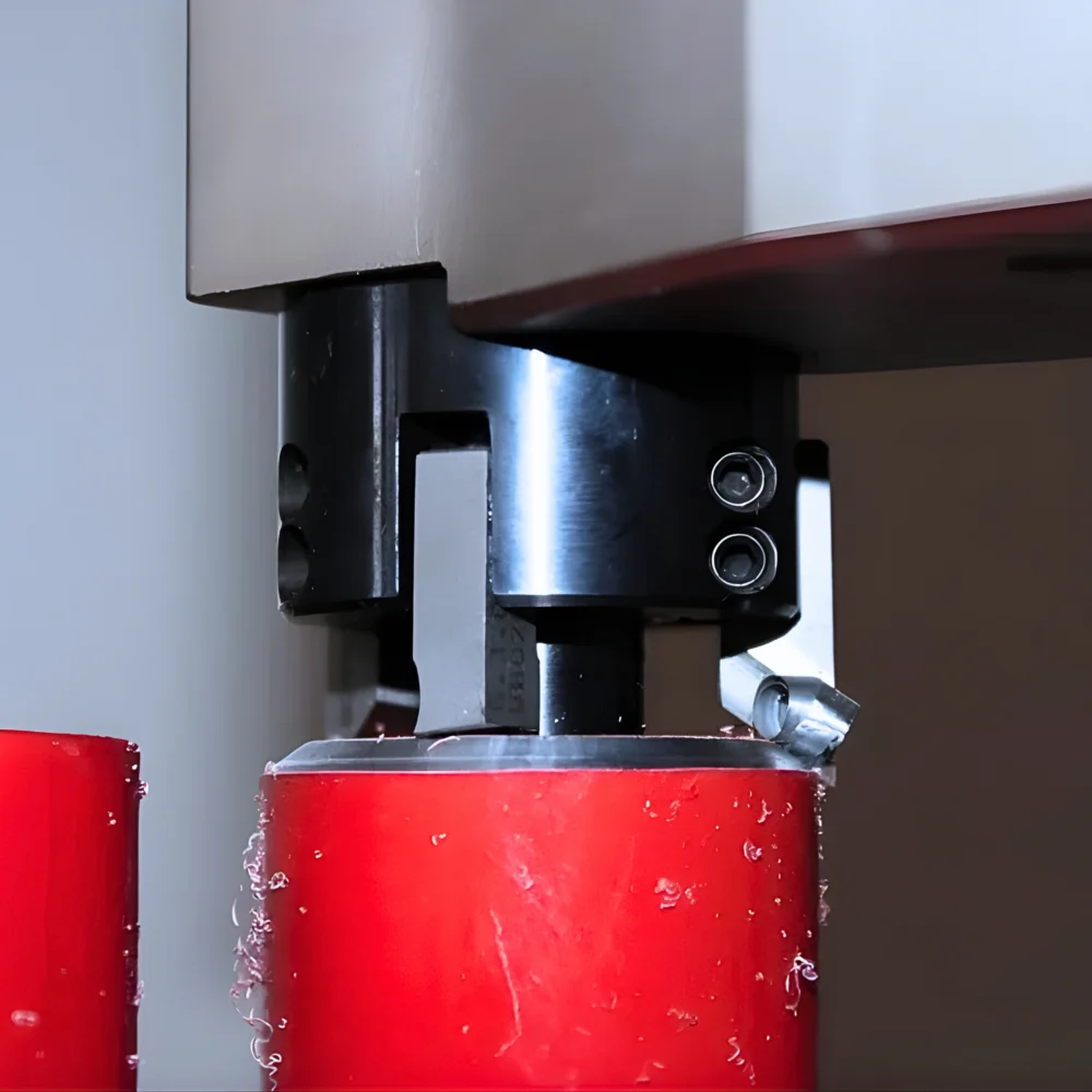 Rörfasningsmaskin Mini C40 monterad i rör, närbild på verktyg och infästning för precisionsfasning i trånga utrymmen.