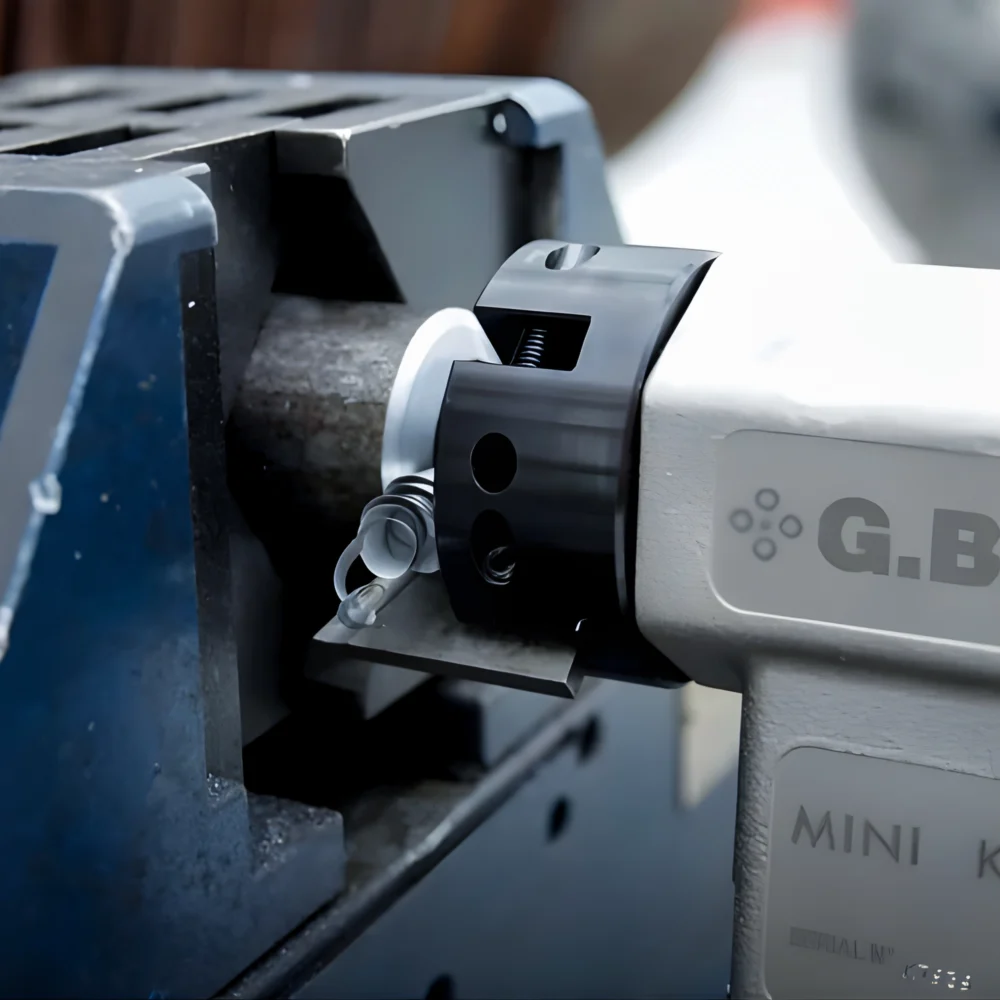 Rörfasmaskin för precis fasning och fogberedning av rör i metall